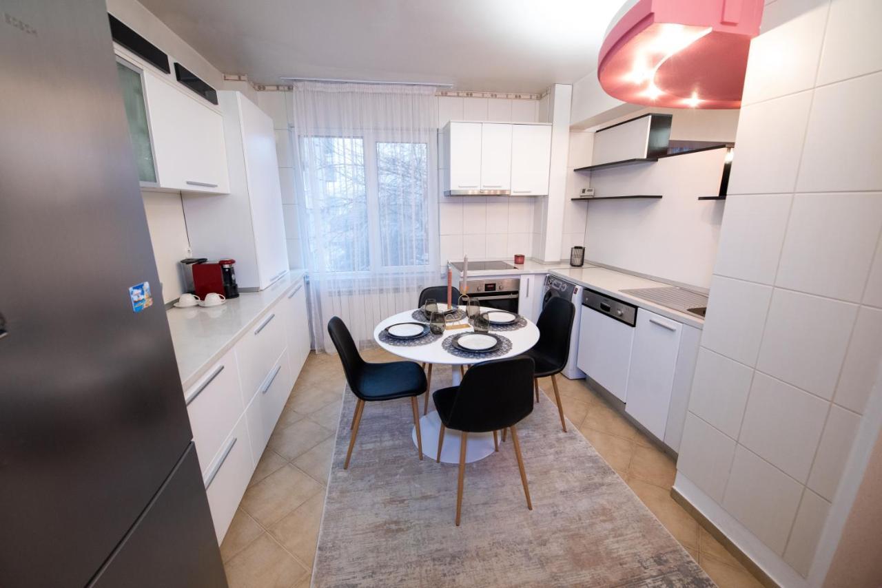 Cozy Apartment In Suceava Exteriör bild