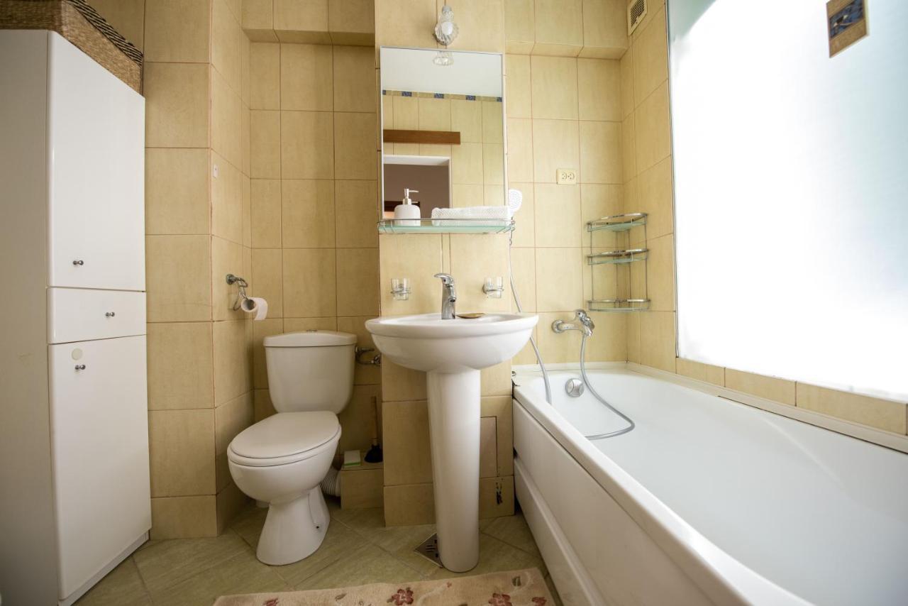Cozy Apartment In Suceava Exteriör bild